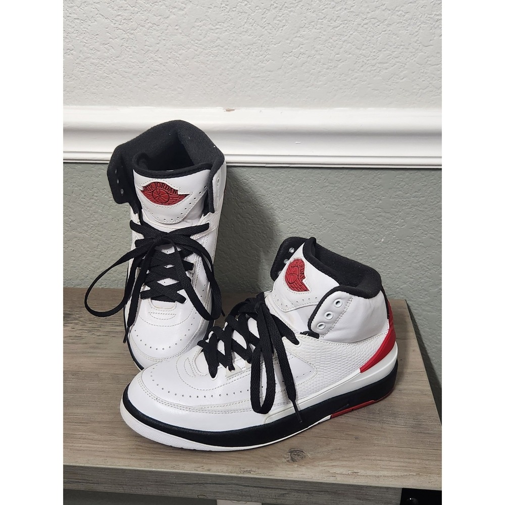 Air Jordan 2 Retro Mid Chicago US Women's Size 7.5 Red White Black Hi-top 2022 - Picture 1 of 15